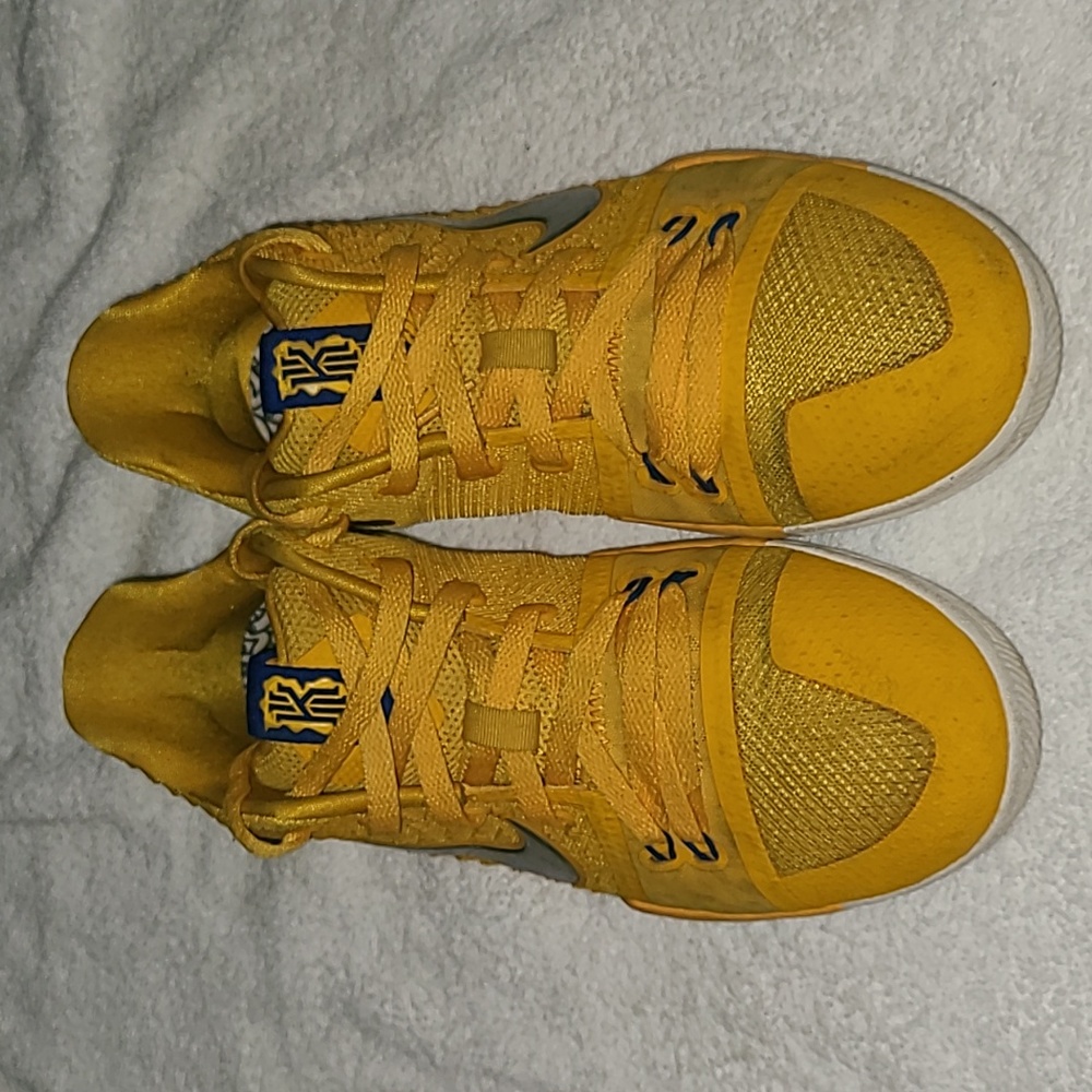Nike Kyrie 3 Mac and Cheese